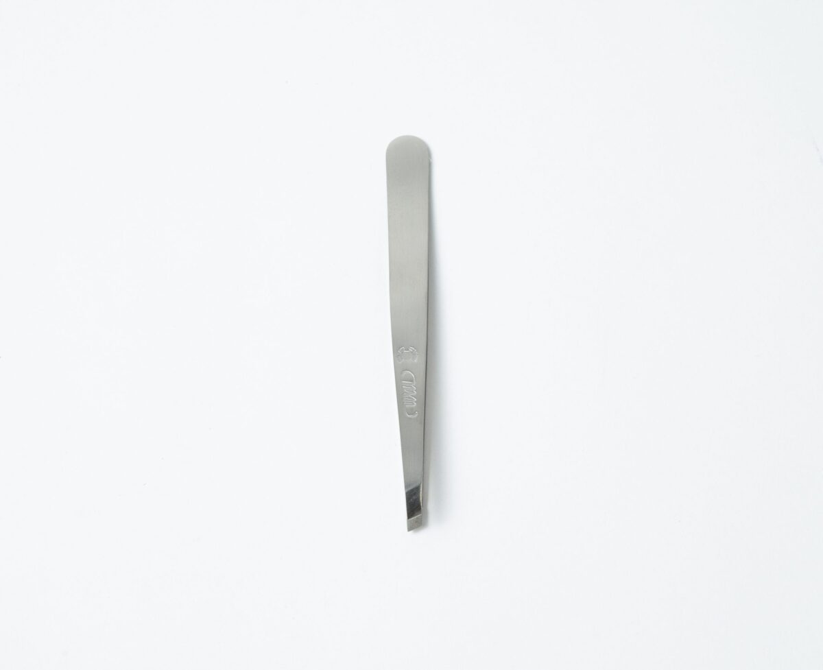 Eyebrow Tweezer - Image 1