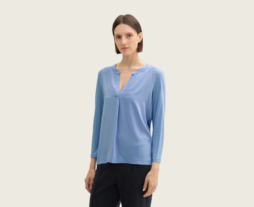 41 V-Neck Shirt in Blue - Image 1