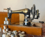 Singer Vintage Sewing Machine - Image 