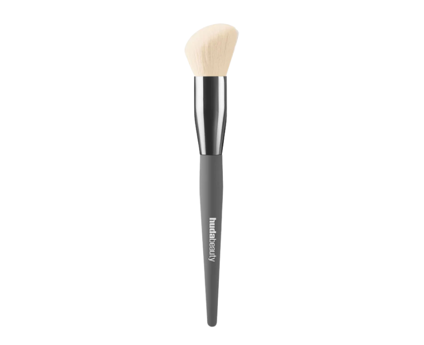 14 Huda Beauty Diffusing Cheek Brush - Image 1