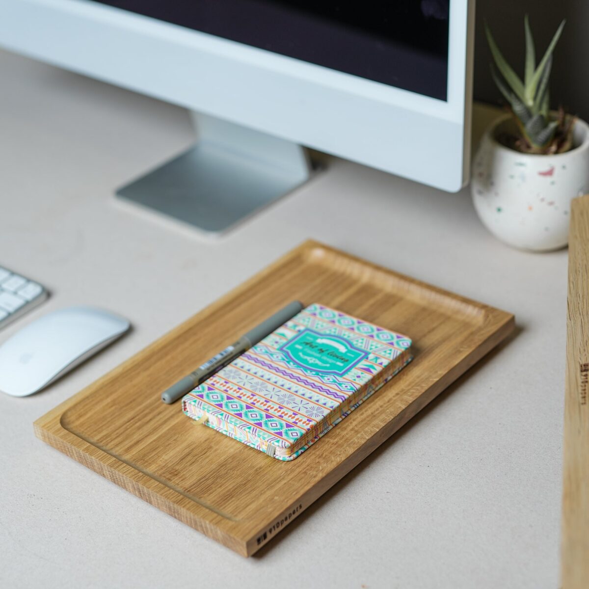 amberland . desk tray - oak
