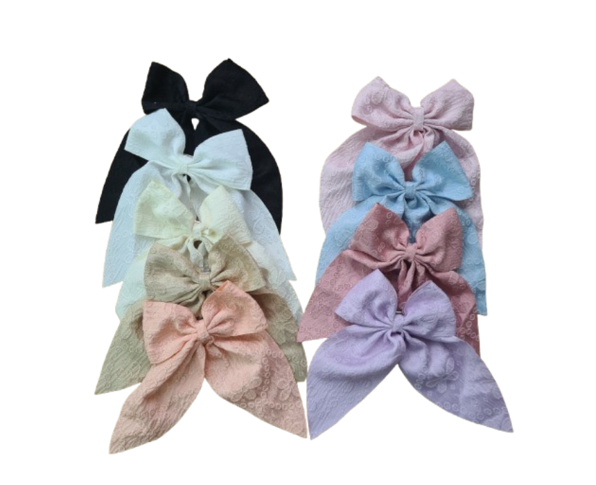 Untitled design (1) Floral Embroidery Clip - Image 1