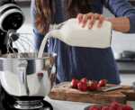 KitchenAid Artisan Tilt-Head Stand Mixer 4.8L - Image 