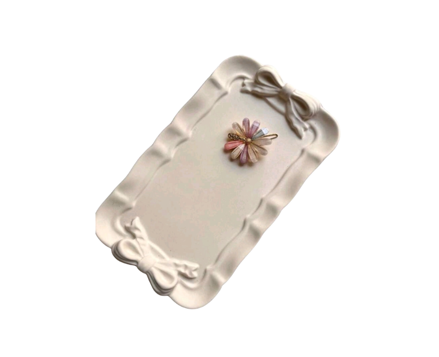 19 Lace Bow Candle - Image 1