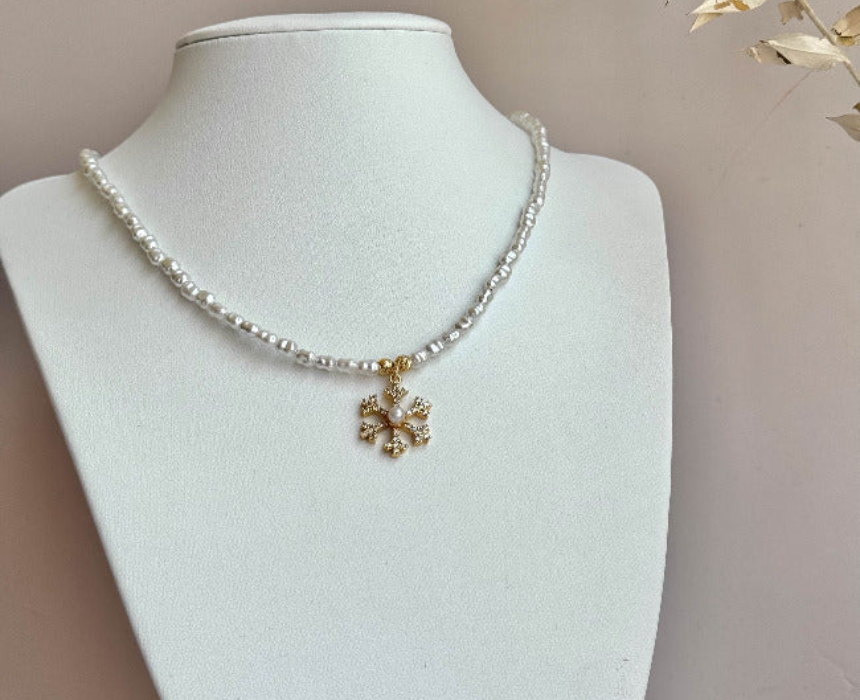 Untitled design (59) Snowflake Necklace - Image 1