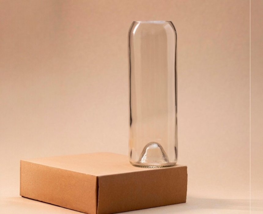 image (3) Show Stopper Vase - Image 1