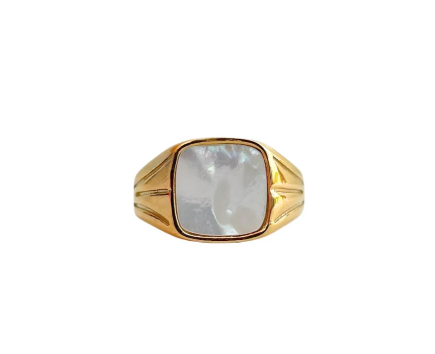 1 White Shell Ring - Image 1