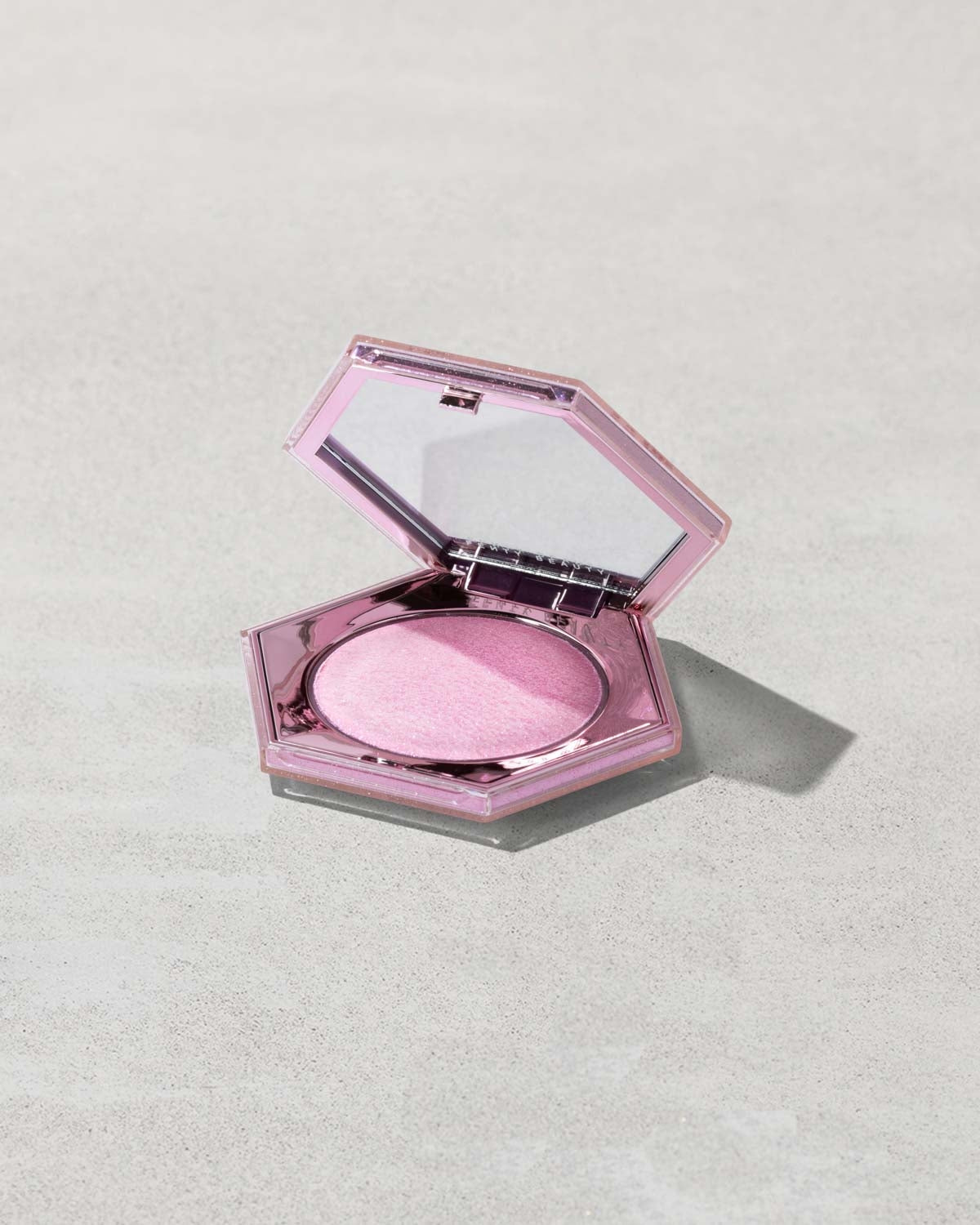 FB_FALL25_T2PRODUCT_ECOMM_LE-DIAMOND-COLLECTION_DIAMOND-BOMB_LAVENDER-LUVR_1200X1500_72DPI Fenty Beauty Diamond Bomb All-Over Highlighter (lavender luv'r)