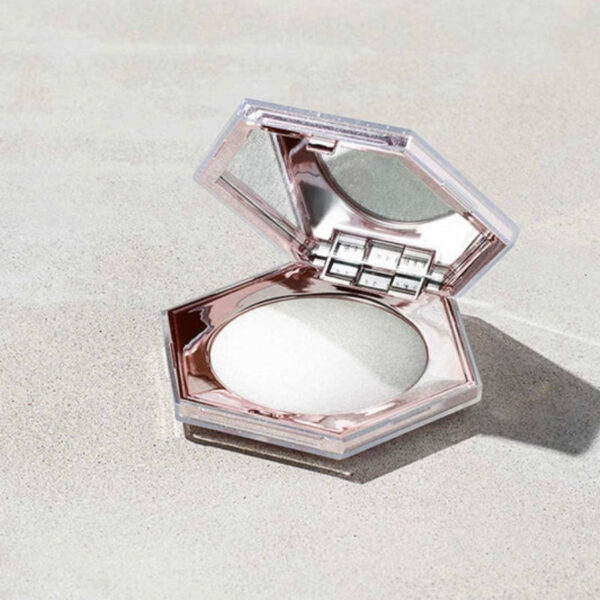 Fenty Beauty Diamond Bomb All-Over Highlighter (how many carats?)