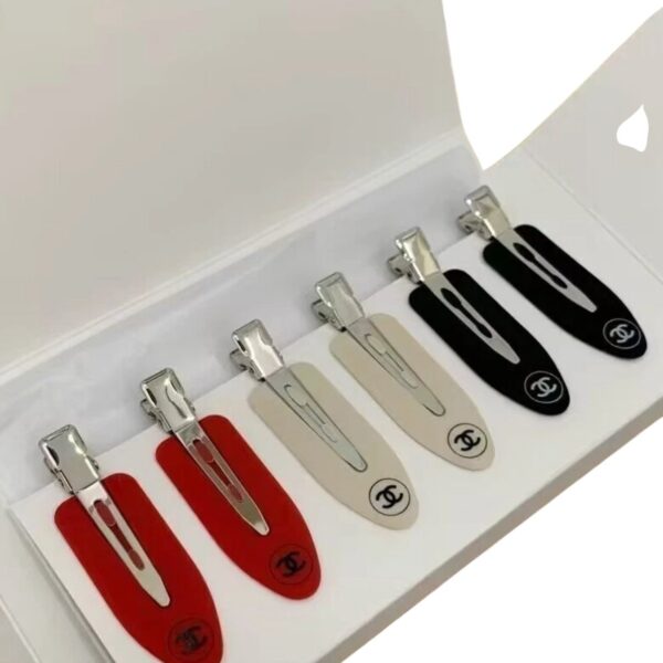 CHANEL HAIR ACCESORIES CLIPS