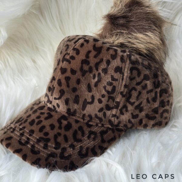 B. Leo Caps: 3 colors