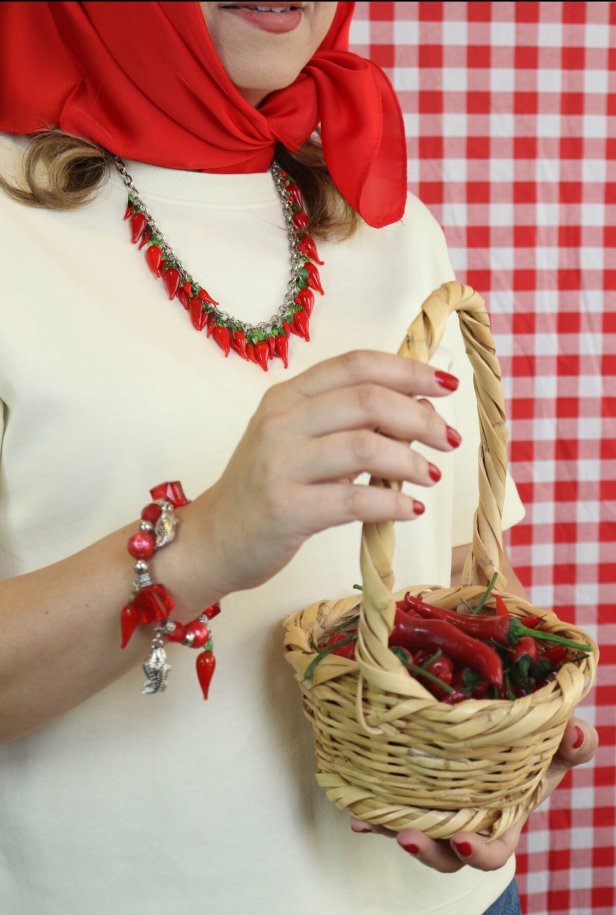 1001545796-1 A. Chili Pepper: Maxi Chili Necklace