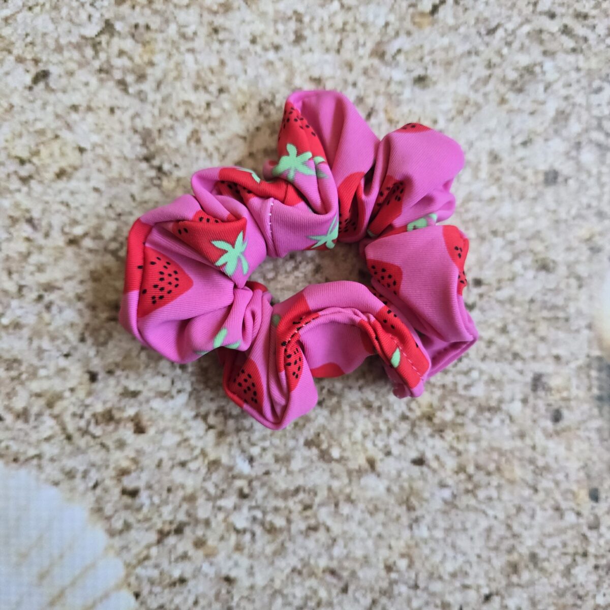 Scrunchie: Strawberries