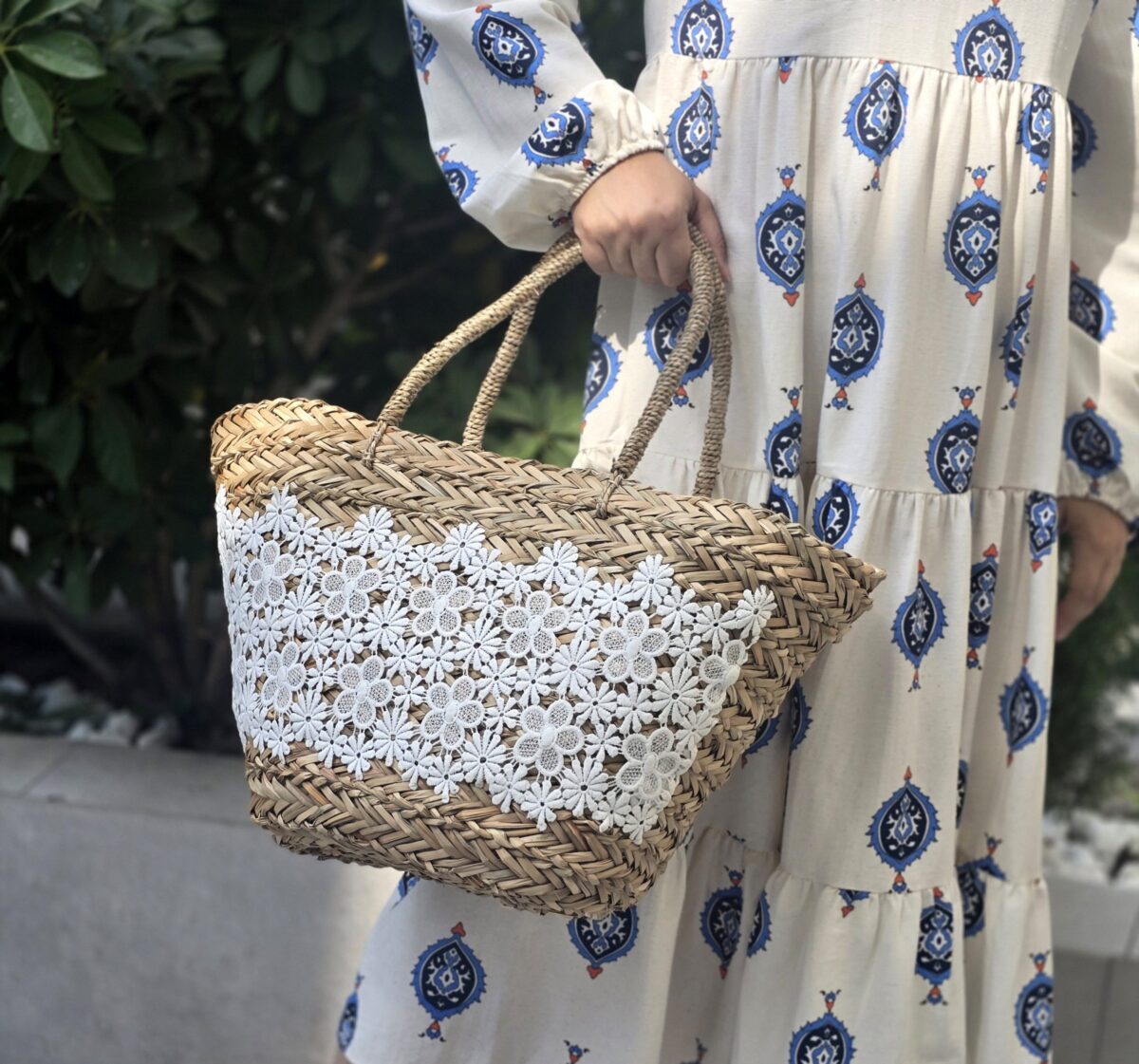 1001648936-scaled-1 Woven Beach Basket: White daisies