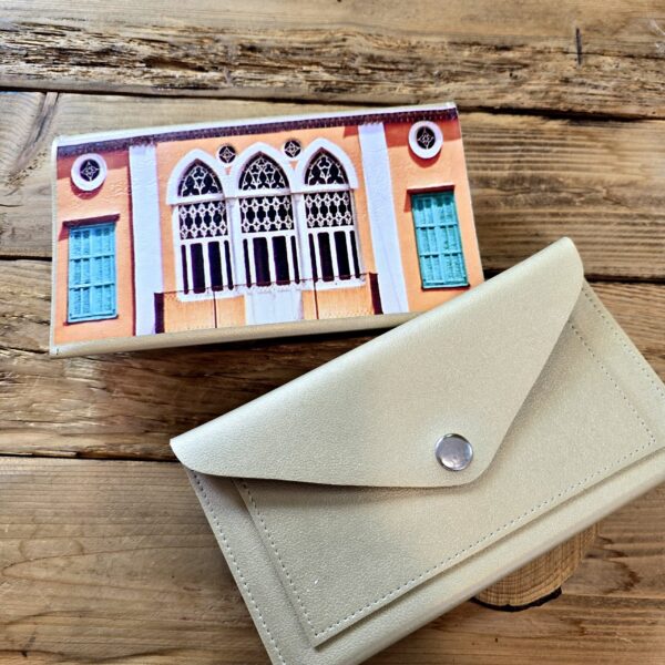 3al Lebnene Wallets: Lebanese Windows