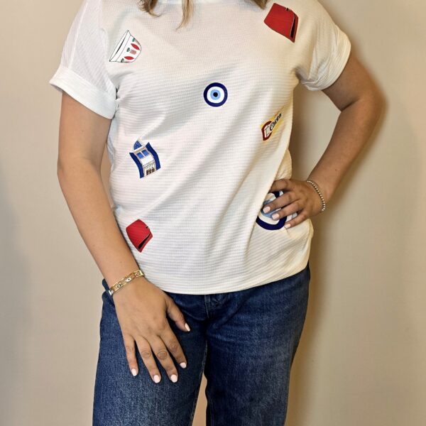 B. 3al Lebnené" T-shirt