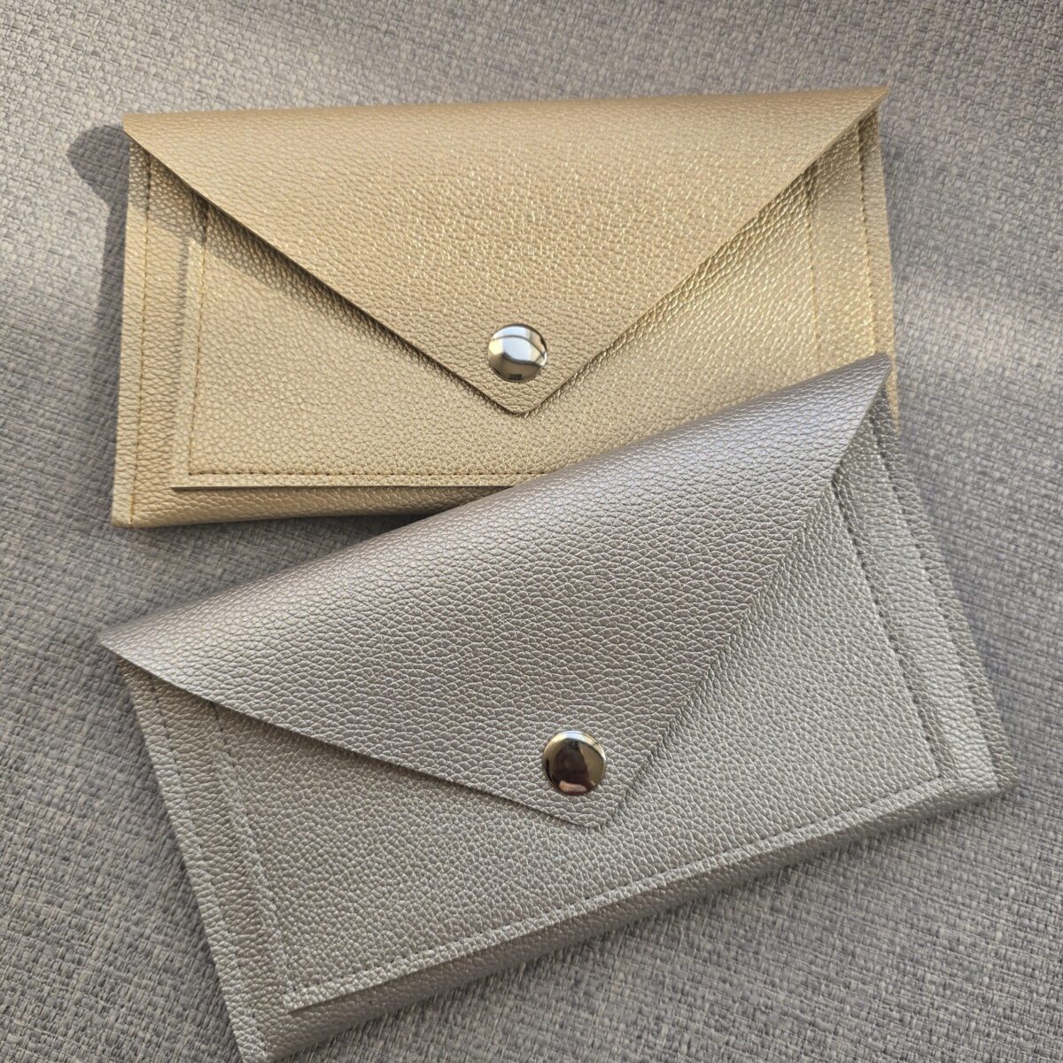 1001727379-scaled-1 A. Premium Wallets: Metallic