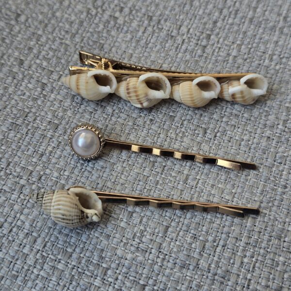 AA. Hair Pins: Set of 3 mini cowries