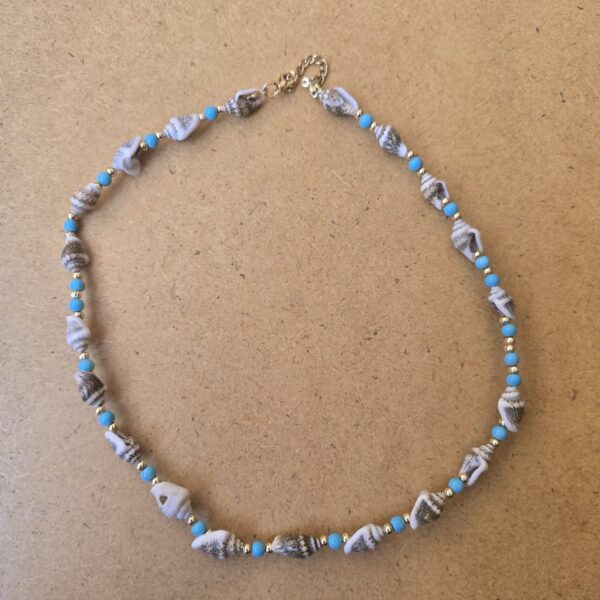 Mini Shells Necklace: Fayrouz