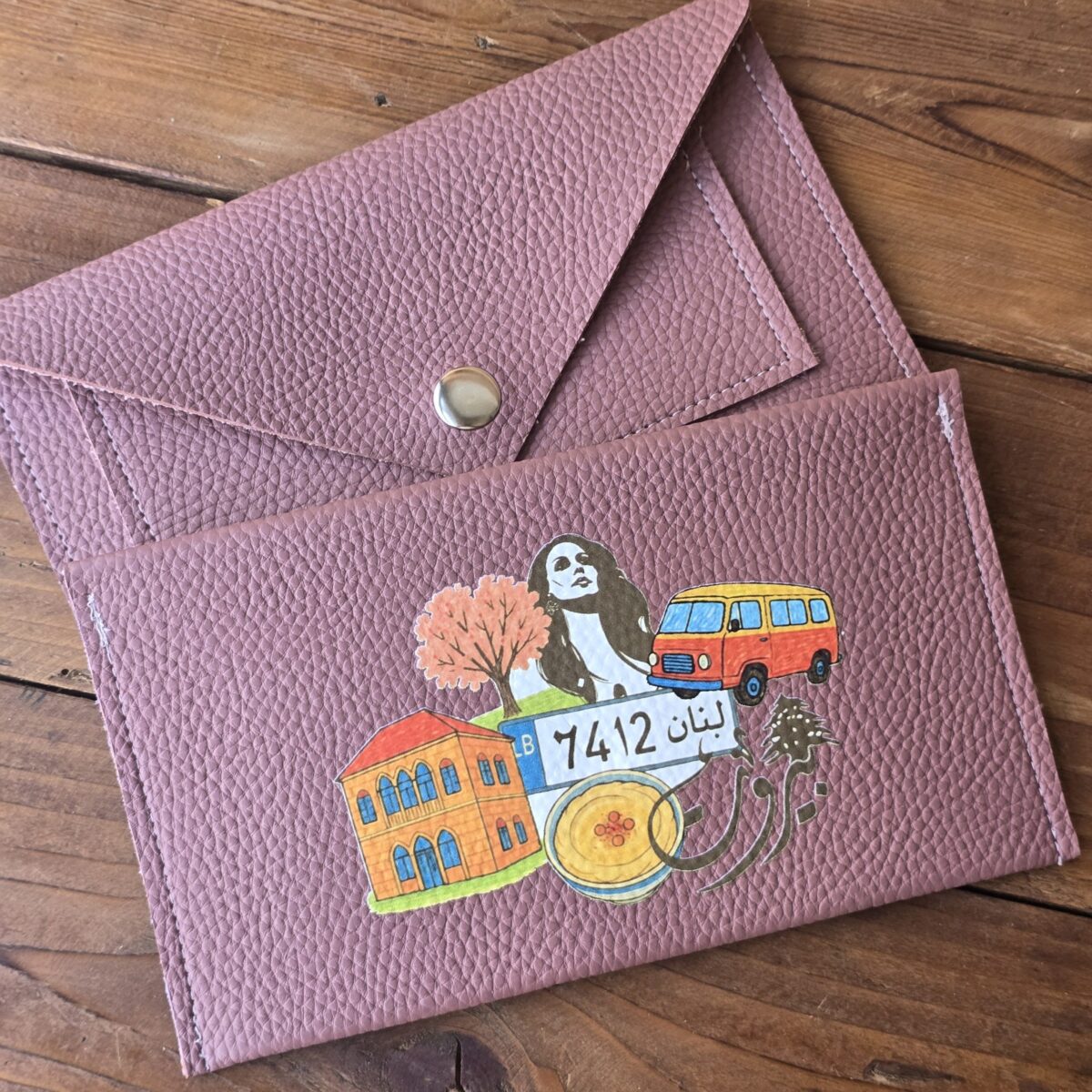"3al Lebnene " Wallets: Fayrouz pinkish