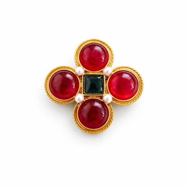 Court Broche