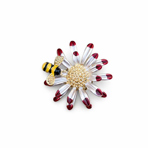 A. Bee Daisy Broche