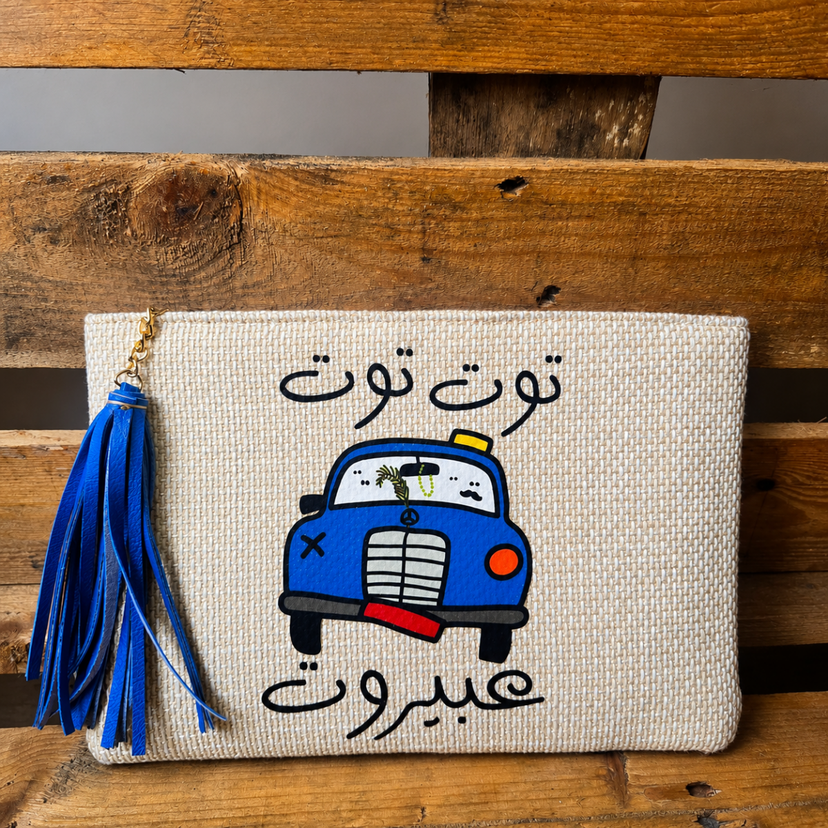 1003628189 A. Clutch: Tout Tout 3a Beirut
