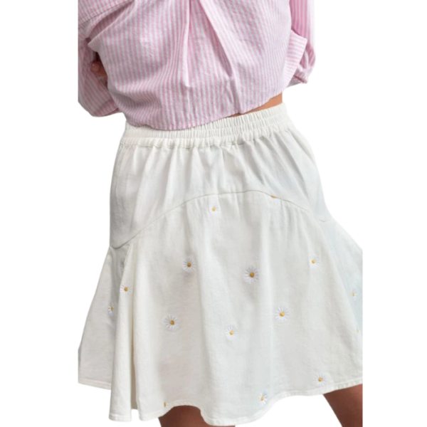 Skirt Short With Daisy Embroidery